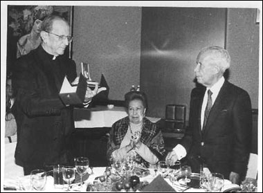 The Amparo Foundation, created by Manel Espinosa Yglesias ( at right) in 1970, presents the Rev. Marcial Maciel Degollado (left) the Pericles Award , in recognition of his humanitarian work in the field of education