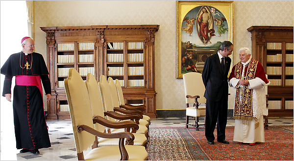 Pope Benedict XVI met with Guatemala’s President Alvaro Colom, right, during a meeting in his private apartment at the Vatican on Friday
