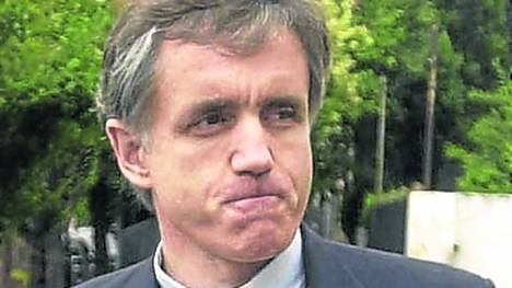 En problemas. Julio Cesar Grassi.