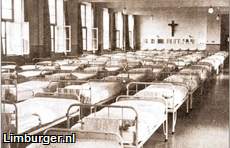 Archieffoto uit 1950 van een slaapzaal in Sint Joseph in Heel.