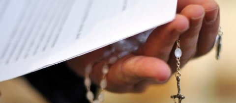 Ein sexueller Missbrauchs durch den ehemaligen Leiter des Kinderheimes sei nicht mehr beweisbar, weil der Hauptbeschuldigte nicht mehr lebt. So verteidigt sich das Bistum Limburg gegen die Vorwurfe. Foto: dpa