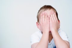 Die Opfer von sexuellen Ubergriffen leiden ihr Leben lang daran, was ihnen in ihrer Kindheit widerfahren ist. Foto: Pegbes – Fotolia.com