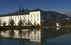 Der heute 58-Jahrige klagt nicht nur die beiden Patres, sondern auch das Stift Admont selbst