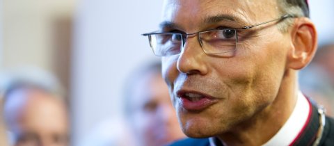 Bischof Tebartz-van Elst will Einblick in seine Dienstvilla gewahren. Foto: dpa