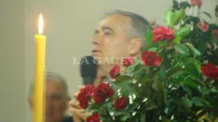 EN MISA. Ilarraz estuvo a cargo de la parroquia del Sagrado Corazon de Jesus, en Monteros. ARCHIVO LA GACETA