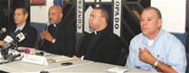 Los sacerdotes Carmelo Santana Jerez, Manuel Ruiz y Joaquin Dominguez, y el feligres catolico Sergio Rodriguez. Aracelis Mena.