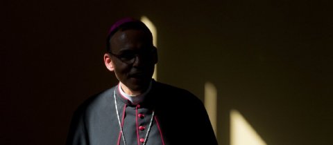 Ungeachtet des Besuchs des papstlichen Gesandten bleibt der Limburger Bischof Franz-Peter Tebartz-van Elst uneinsichtig. Foto: Boris Roessler / dpa