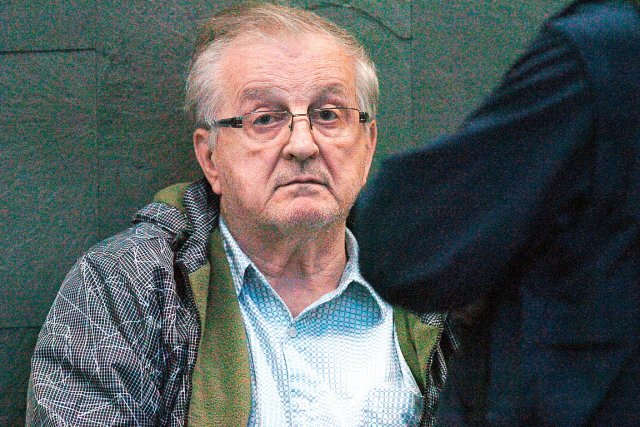 Sans menottes, mais surveille par pas moins de trois agents des services correctionnels, le Redemptoriste de 73 ans a complete son temoignage au recours collectif des victimes de sevices sexuels.
