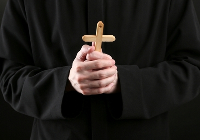 Las autoridades en Republica Dominicana buscan enjuiciar al sacerdote Wojciech Gil, mejor conocido en Santiago como el "padre Alberto".