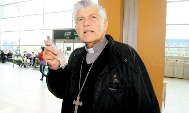 El arzobispo de Ayacucho, monsenor Salvador Pineiro Garcia-Calderon, resalto que los actos cometidos por el ex obispo Gabino Miranda Melgarejo afectan directamente a la Iglesia. "Cuando se trata de la Iglesia, es el propio Santo Padre Francisco quien se i