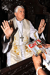 “Al que más le duele todo este escándalo es a mí”, dijo el arzobispo de Ayacucho, monseñor Salvador Piñeiro.