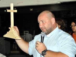 Wojciech Gil, sacerdote catolico, es acusado de pedofilia en Republica Dominicana.