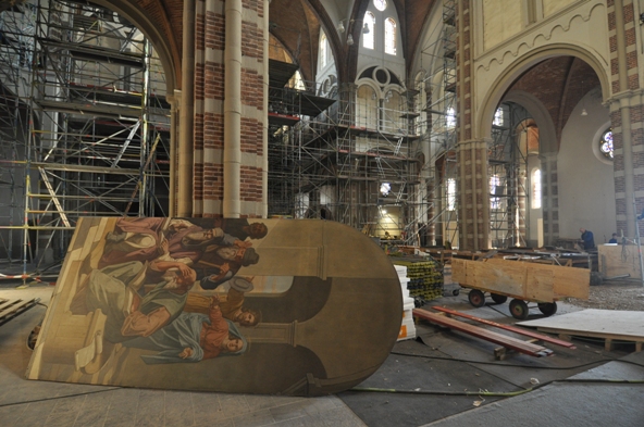 (A painting is removed from a former Eindhoven Catholic church sold to the city and being turned into a library and cultural centre. Photo taken 20 March 2012/Tom Heneghan)