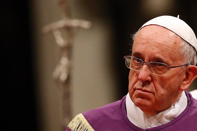 Plant eine Reform der Kurienverfassung: Papst Franziskus bei einer Messe im Vatikan. (30. November 2013)