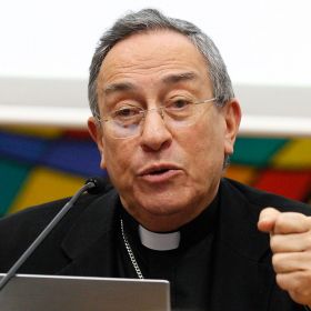 Honduran Cardinal Oscar Rodriguez Maradiaga of Tegucigalpa speaks during the presentation of a book about Pope Francis at the Vatican Dec. 4. The book, titled "La Mia Porta 'E Sempre Aperta," is an expanded version of the interview the pope had with Jesu it Father Antonio Spadaro, editor of La Civilta Cattolica, which was published in Jesuit periodicals around the world in September.