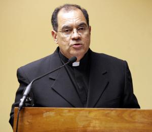 El obispo de Mayaguez, Alvaro Corrada del Rio, suspendio al padre Floyd McCoy (foto) cautelarmente. (Archivo)