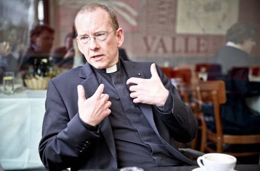 Unterstutze die Dreharbeiten: Stadtdekan Christian HermesFoto: Peter Petsch
