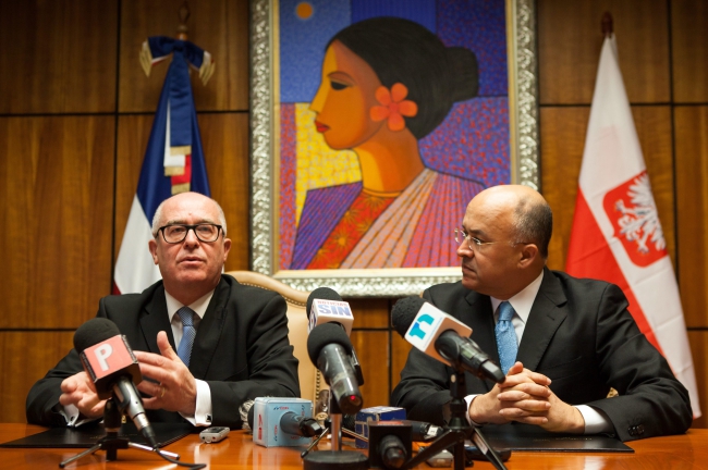 Polish General Prosecutor Andrzej Seremet (L) speaks next to his Dominican counterpart Francisco Dominguez Brito after signing an agreement of judicial cooperation in Santo Domingo, Dominican Republic, 26 May 2015. EPA/Orlando Barri