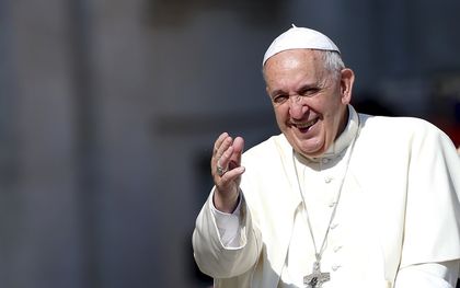 Pope Francis waves as he arrives to lead his Wednesday general audience in Saint Peter's square at the Vatican June 10, 2015. REUTERS/Tony Gentile