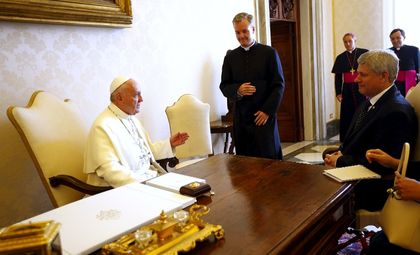 Pope Francis (L) meets Canada's Prime Minister Stephen Harper during a private audience at the Vatican City, June 11,2015. REUTERS/Tony Gentile