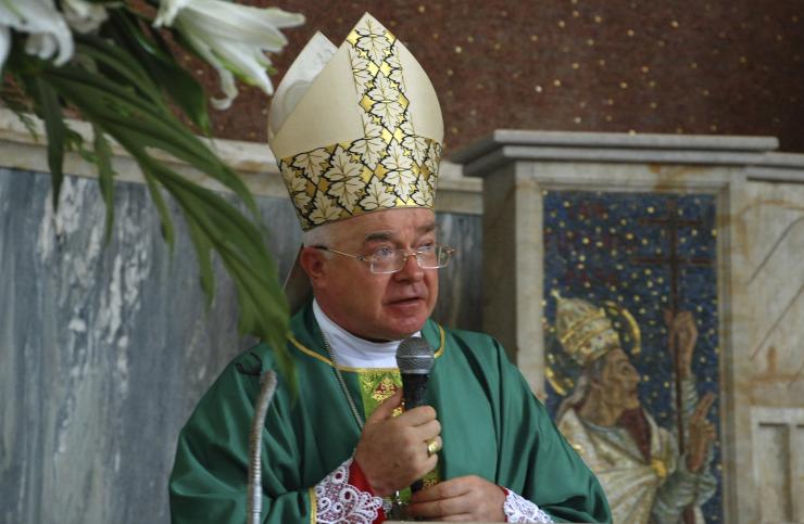 Archbishop Josef Wesolowski, the Vatican's ambassador to the Dominican Republic, offers mass in Santo Domingo August 3, 2009. He left the island in 2013 after local police investigated him for pedophilia, including the use of child prostitutes. The Vatican announced that they will charge him under criminal laws in the Palpal State. REUTERS/Luis Gomez/Diario Libre
