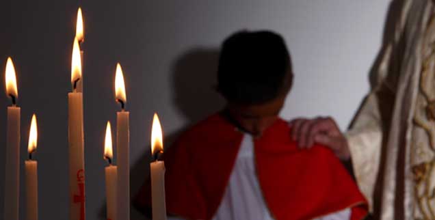 Geht die katholische Kirche inzwischen anders mit dem Missbrauch von Kindern durch Priester um? Eltern aus einer deutschen Gemeinde im sudafrikanischen Johannesburg, die Missbrauchs-Vorwurfe gegenuber einem Pfarrer erheben, fuhlen sich nicht gut behandelt, auch wenn die Kirche zu einer Entschadigung bereit ist (Foto: pa/Koole)