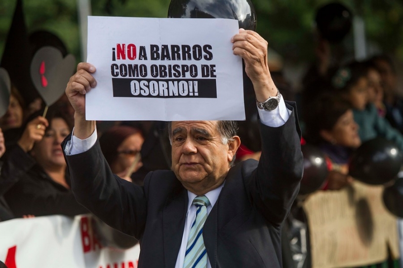 El es el culpable de la division de los catolicos y la comunidad, la unidad se producira solo cuando el deje el cargo”, sostuvo el parlamentario falangista.