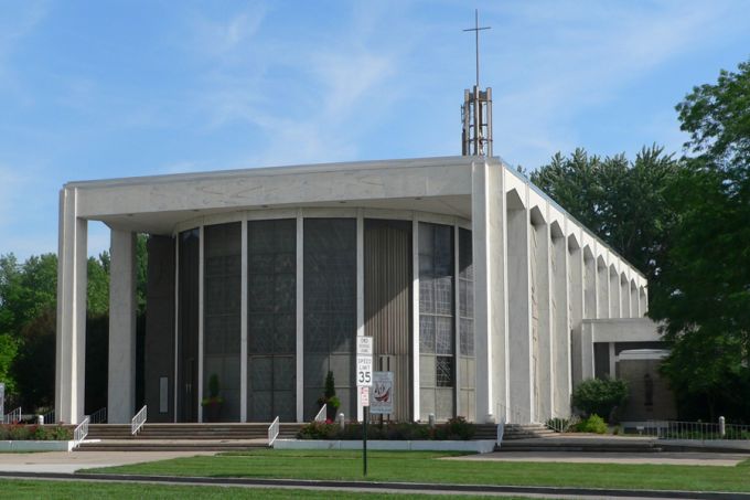 Cathedral of the Risen Christ. Lincoln, Nebraska. Credit: Ammodramus via Wikimedia Commons.