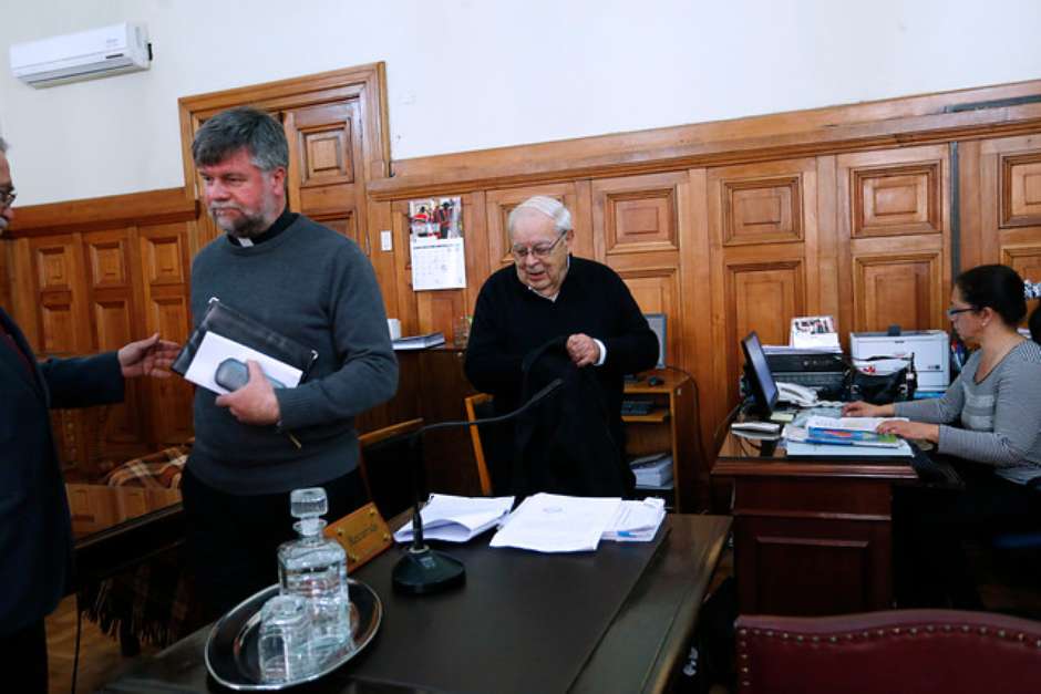Caso Karadima: ex capellan de La Moneda declara como testigo por demanda contra la Iglesia