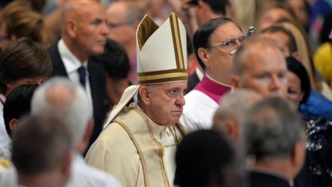 Na opiniao de ativistas, papa Francisco deveria ser mais enfatico sobre casos de pedofilia na Igreja