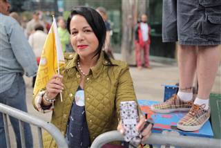Lina Blanco, who traveled from Miami to Philadelphia, waits to see Pope Francis on John F. Kennedy Blvd. John Brecher / NBC News
