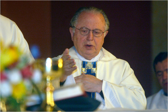 The Rev. Fernando Karadima celebrating Mass in 2006