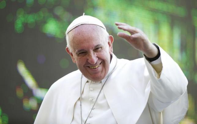 Pope Francis waves as he leads the weekly audience in Saint Peter's square at the Vatican, September 30, 2015.