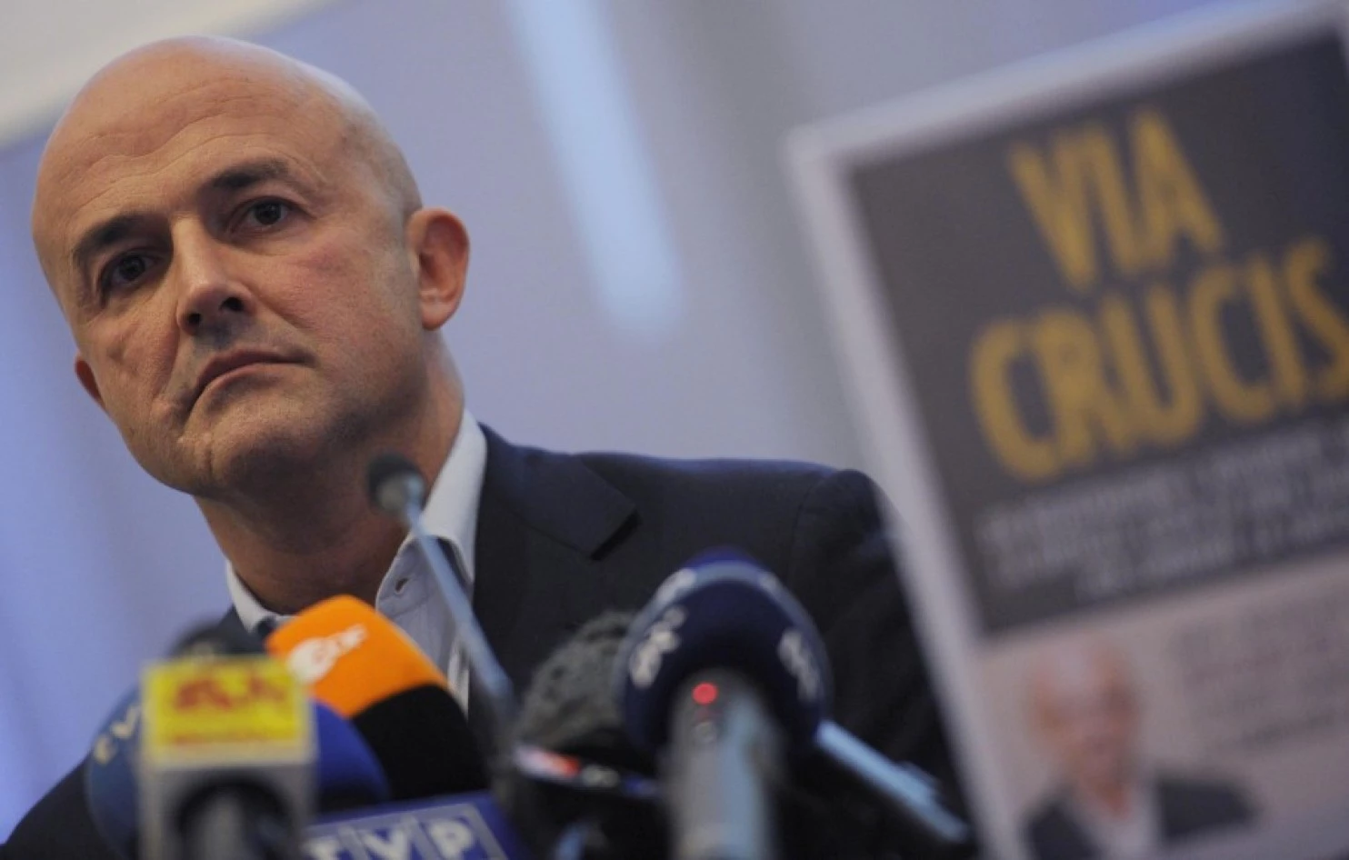 Gianluigi Nuzzi at a news conference. (Getty Images)