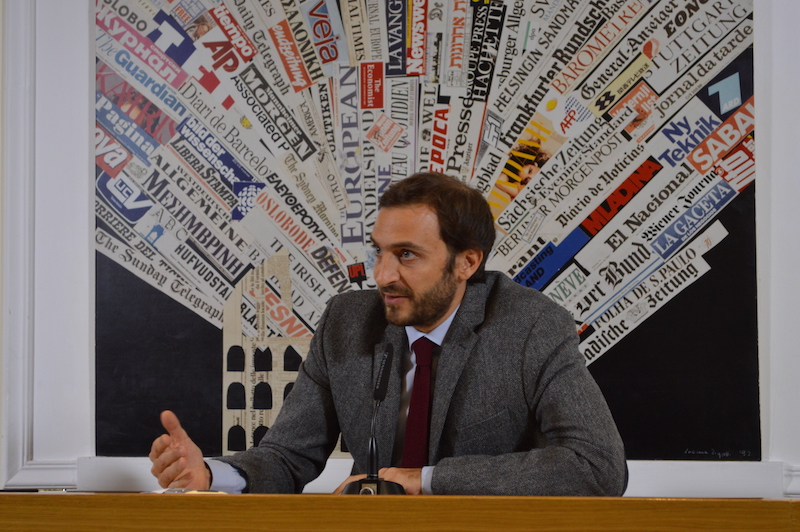 Italian journalist Emiliano Fittipaldi discusses the Vatican investigation into leaked information published in his book, “Avarice,” at Rome’s Foreign Press Association on Tuesday (Nov. 17). Religion News Service photo by Rosie Scammell