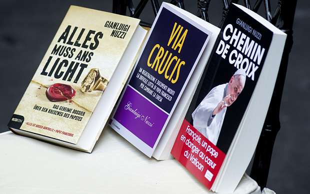 Gianluigi Nuzzi's books Photo: REX Shutterstock