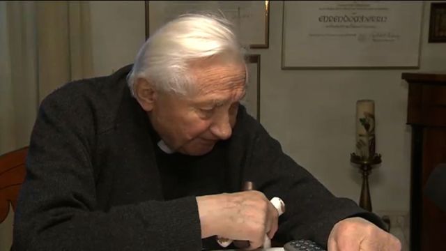 „Nach beinahe 40 Jahren selbstloser Tatigkeit … wurde sein Erziehungsstil in der modernen Zeit nicht mehr verstanden.“ Georg Ratzinger uber den Gewalttater Johann Meier.