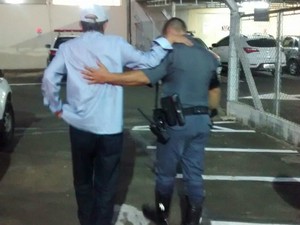 Bispo foi detido com sinais de embriaguez em Sao Carlos (Foto: Sao Carlos Agora/Arquivo pessoal)