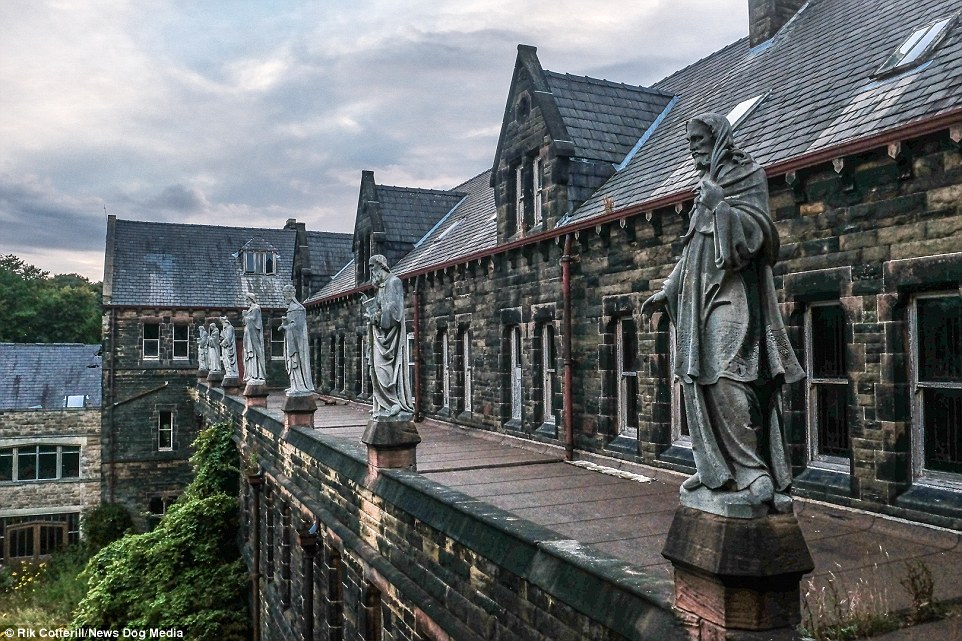 Despite the inside being virtually empty, the beautiful statues of religious figures still stand on the top of the walls of a building which was once a sign of great magesty