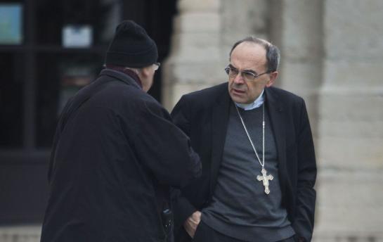 Le cardinal Barbarin a promu en 2013 un pretre du diocese de Lyon condamne en 2007 a Rodez pour agressions sexuelles sur des etudiants.