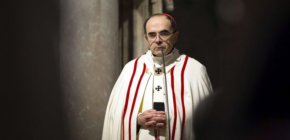Le cardinal Philippe Barbarin a la cathedrale Saint-Jean, Lyon, 3 avril 2016. ((AP/SIPA/Laurent Cipriani))