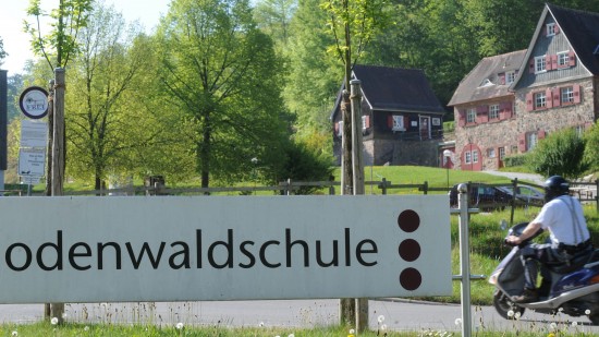 Fast 500 Betroffene gab es an der Odenwaldschule (OSO) in Ober-Hambach bei Heppenheim. (picture alliance / dpa / pdh-online.de)