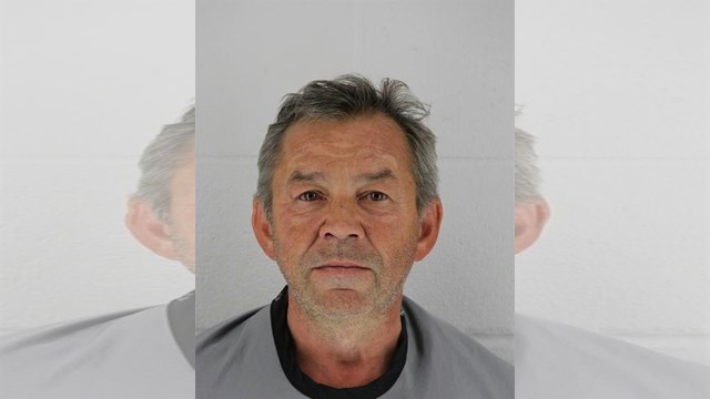 Police say Oleh Zhownirovych tried to strangle the child in the checkout line with her mother. (Johnson County Sheriff)