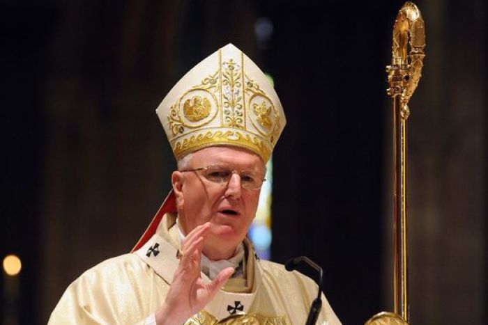 PHOTO: Catholic Archbishop of Melbourne Denis Hart leading a service. (Joe Castro: AAP)