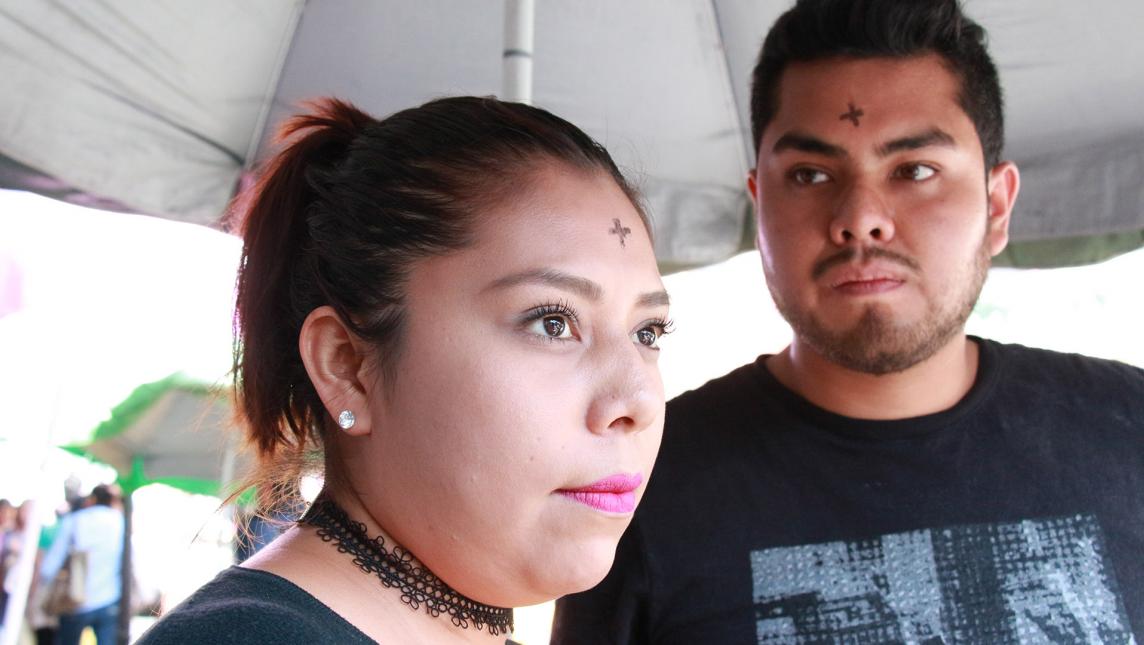 Cuaresma, tiempo de reflexion y arrepentimiento y una oportunidad para ser mejores jovenes, coinciden Elizabeth Rojas y Jose Leon Velasco.