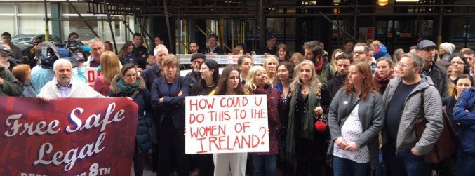 Protesters outside Department of Health. Image: Paraic Gallagher