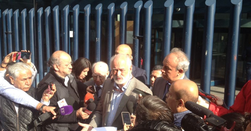 Los exsacerdotes Alberto Athie y Jose Barba presentaron la denuncia en la PGR.