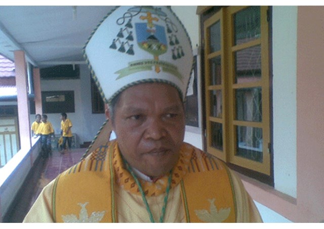 Indonesian Bishop Hubertus Leteng ?of Ruteng ? - RV