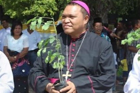 Bishop Hubertus Leteng is accused of misappropriating more than US$100,000 in church funds. (Photo by Ferdinand Ambo)