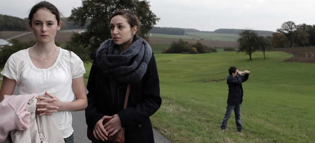 Maria (Lea van Acken, left) and Bernadette (Lucie Aron, right) in the German film Stations of the Cross. © 2014 Film Movement. All rights reserved.